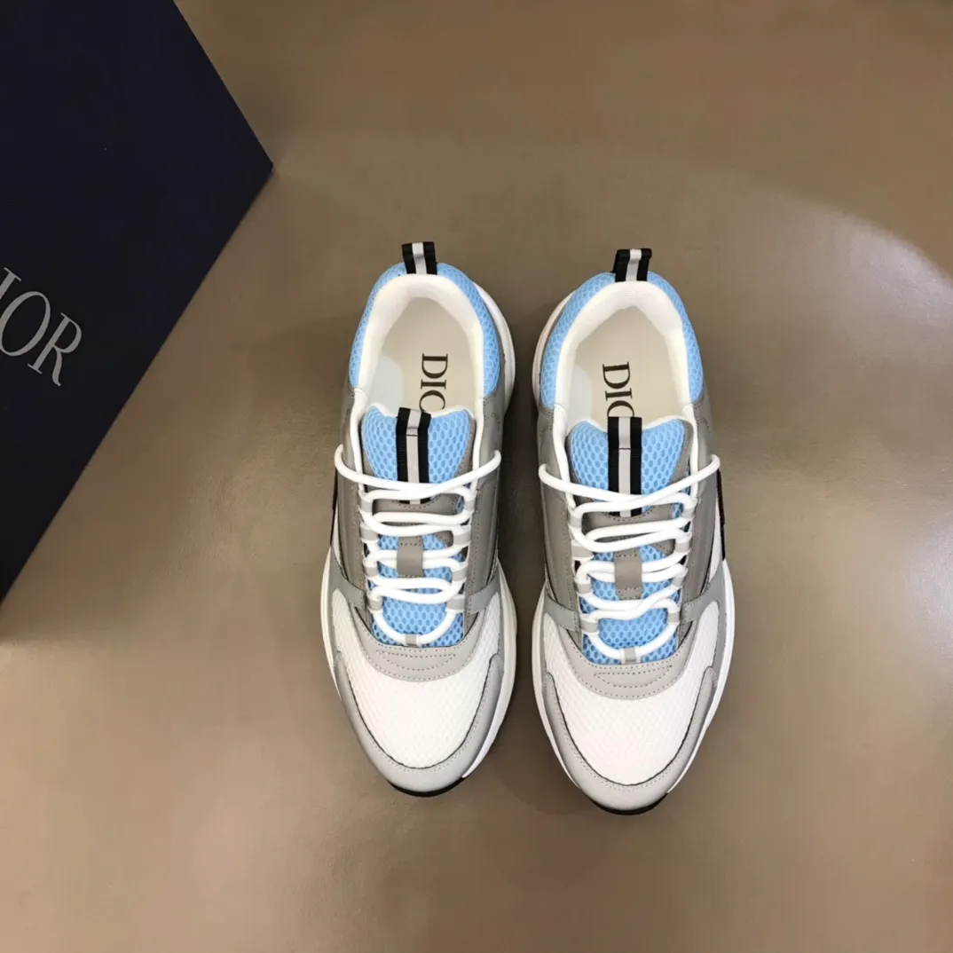 Factory price: 480💰 ◾️▫️Dior D®️ x 🆕 (high version) B22 men's jogging fashion sneakers, this single product draws inspiration from retro jogging shoes. It adopts a thick low-top design, with an upper made of black cow leather and mesh fabric, and a black and white engraved rubber sole. Black mesh fabric tongue and heel counters complement black laces, with an embossed "Di~r" logo embellishment on the side. These sneakers can be mixed and matched with a classic suit for a sporty chic look! Size: 39-45 (38, 46 can be customized)
